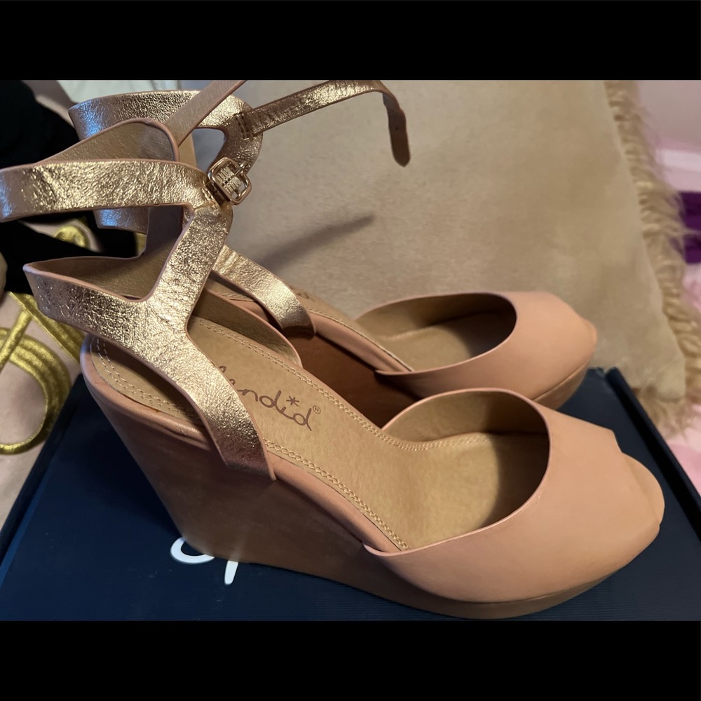 Pre-Owned- Splendid Platform Wedges